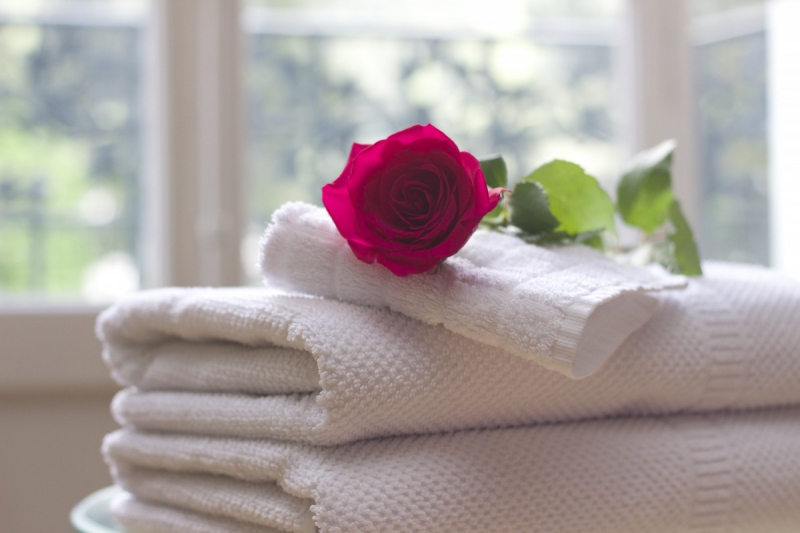 hotel-UTELLE-min_towel_rose_clean_care_salon_spa_white_bath-731641